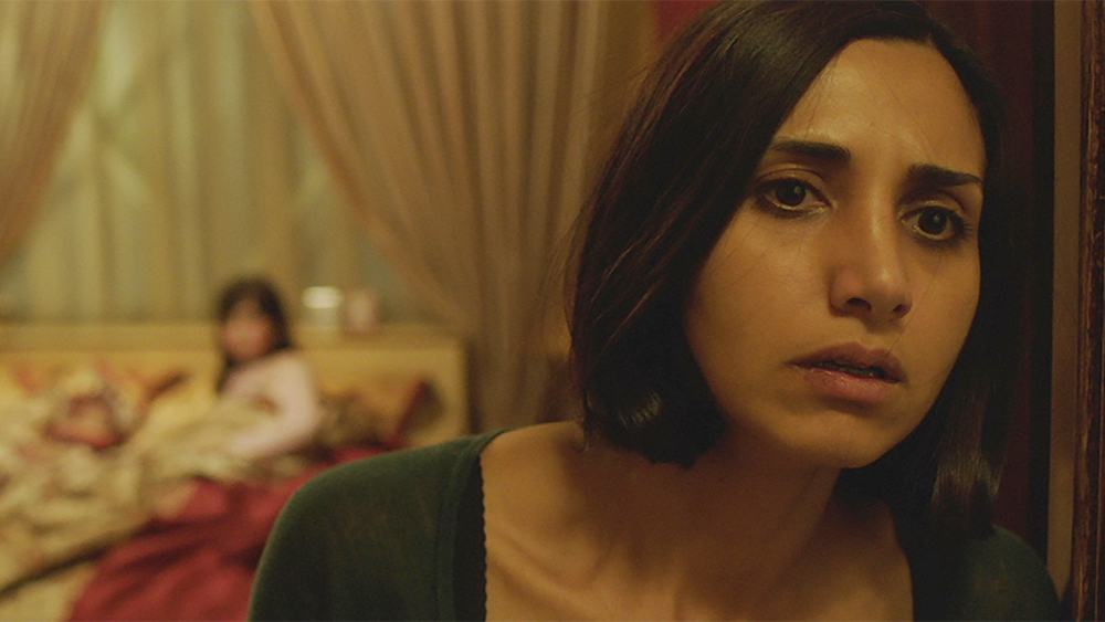 Xem Phim Bóng Ma Trong Gió (Under the Shadow)